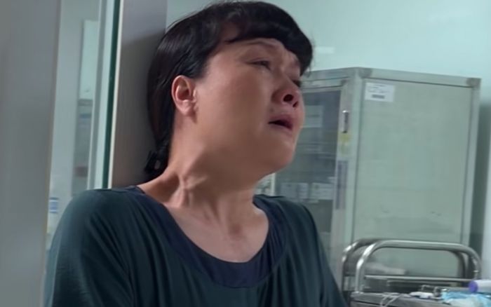 Nghệ sĩ Vân Dung khóc ngất, hé lộ lý do bất ngờ