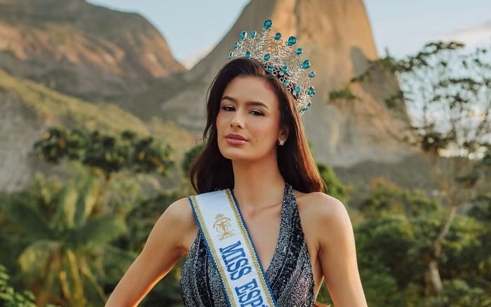 Tước vương miện một hoa hậu thi cùng Mai Ngô