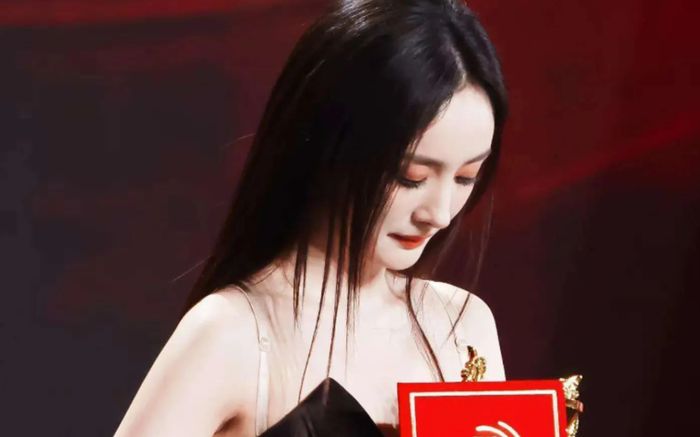 'Dương Mịch trượt đề cử Kim Ưng' lên hot-search