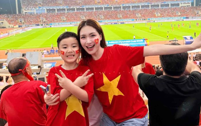 Tuyên bố của Hòa Minzy khi tuyển Việt Nam vô địch ASEAN Cup
