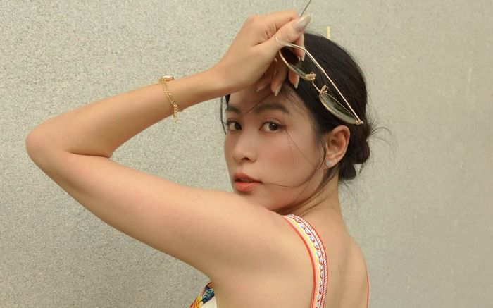 Hoàng Thùy Linh khoe lưng trần trong thiết kế táo bạo