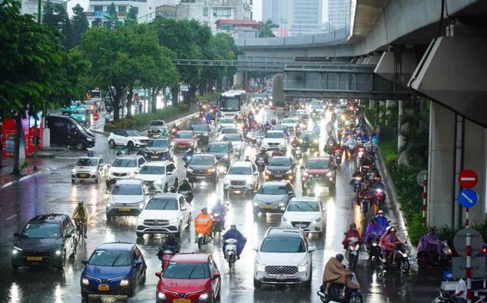 Mưa dông trở lại miền Bắc, cảnh báo loạt hiện tượng nguy hiểm