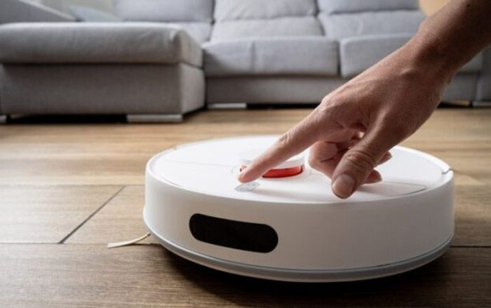 Dùng robot hút bụi phát hiện vợ ngoại tình, người chồng nhận cái kết chua chát