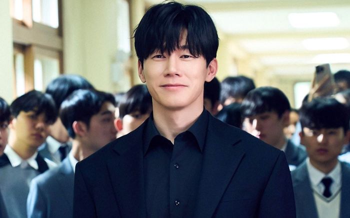 Kim Moo Yul trở lại Netflix sau Teach You A Lesson
