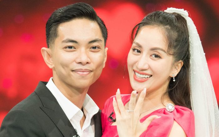 Tuyên bố của Khánh Thi về chồng kém 11 tuổi