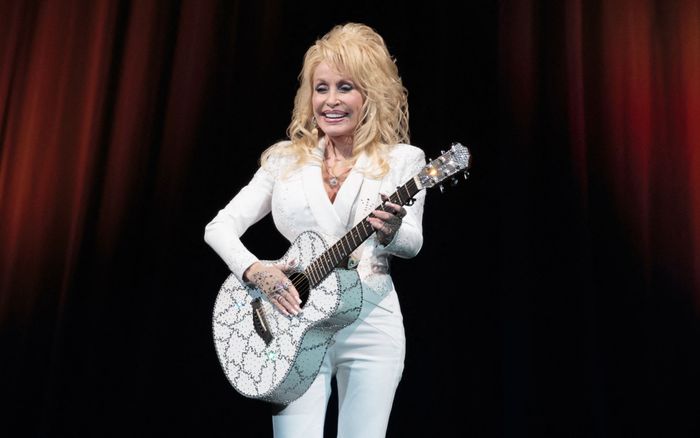 Dolly Parton vẫn làm việc đến ngày cuối đời, để lại kế hoạch kéo dài hàng thập kỷ