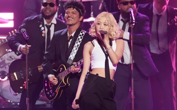 Bruno Mars công khai gọi tên Rosé: 'Bây giờ cô ấy còn chẳng nghe điện thoại của tôi nữa'
