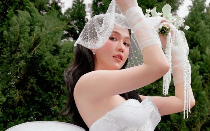 Vẻ đẹp vùng đất đi cùng hành trình khôn lớn của Ngọc Trinh