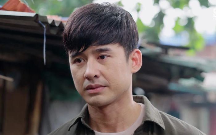 Một nam diễn viên phản ứng khi Lương Thế Thành báo tin kết thúc