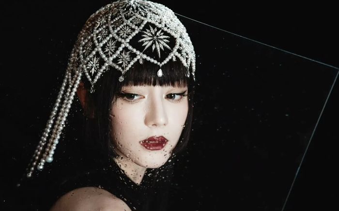 Địch Lệ Nhiệt Ba gây kinh ngạc trong loạt ảnh mới