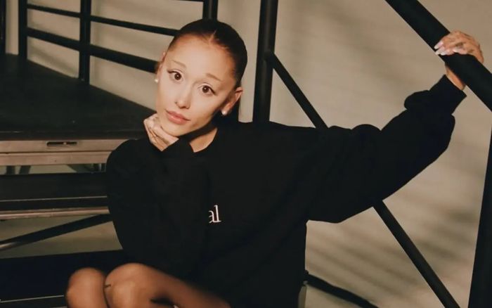 Ariana Grande nhận 'cơn mưa động viên' sau thông báo tạm rút khỏi ánh đèn sân khấu