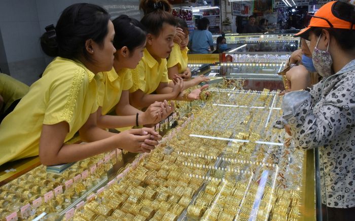 Giá vàng hôm nay (3/8): Lại bật tăng