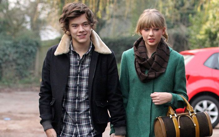 Harry Styles bất ngờ nhắc đến đám cưới của Taylor Swift và Travis Kelce