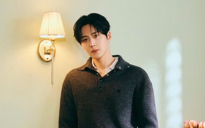 Kim Seon Ho đích thân tung ảnh selfie sau tranh cãi chỉnh sửa
