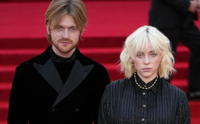 Billie Eilish chủ trì hôn lễ của anh trai Finneas O'Connell
