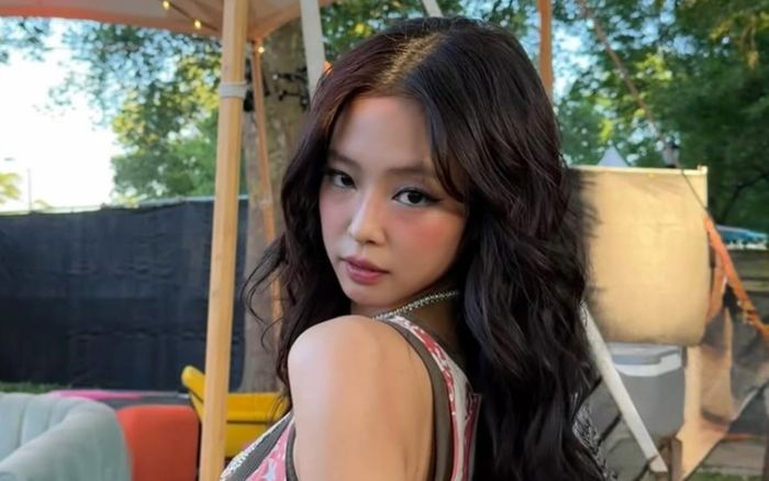 Jennie (BLACKPINK) xuất hiện với hình tượng 'thiên thần sa ngã'