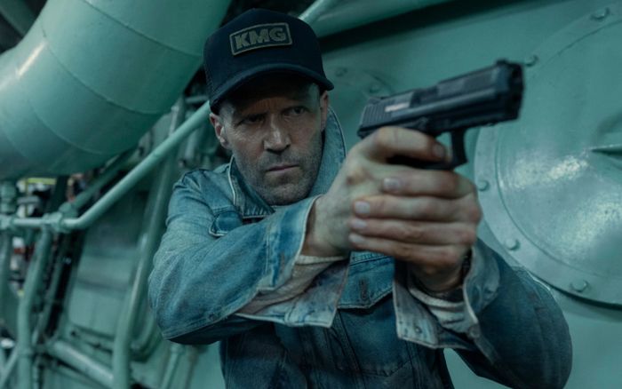 Phim Jason Statham có doanh thu ảm đạm tại phòng vé Việt