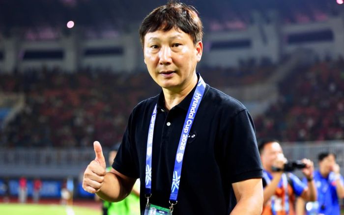 Màn đáp trả của HLV Kim Sang Sik