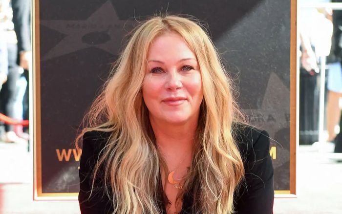 Christina Applegate xuất viện sau gần 4 tháng điều trị
