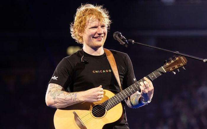Ed Sheeran bị phạt