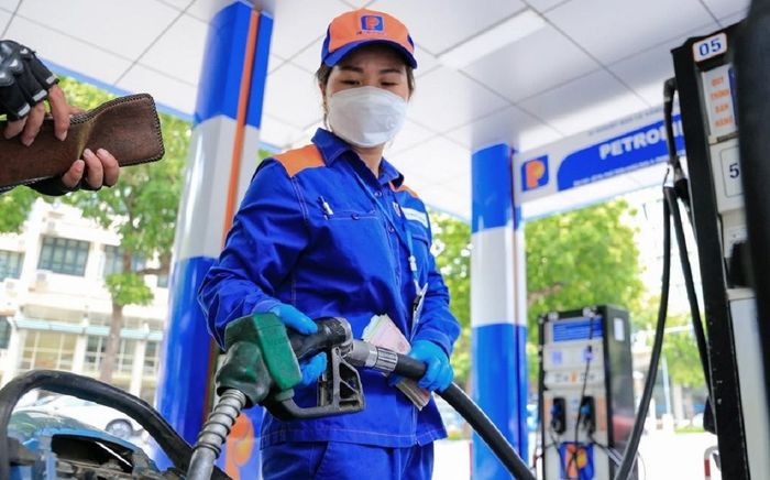 Giá xăng dầu hôm nay 5/8: Thế giới lao dốc giảm mạnh