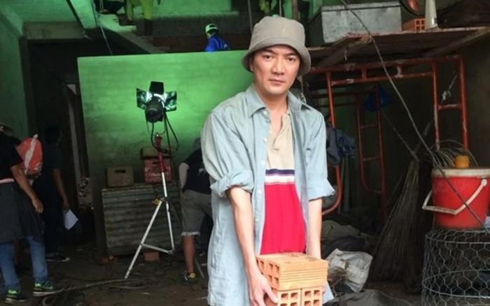 Đàm Vĩnh Hưng gây xôn xao khi làm phụ hồ