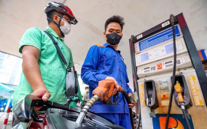 Giá xăng dầu hôm nay 6/8: Thế giới và trong nước đều giảm