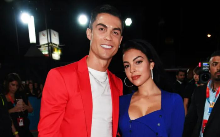Vợ Cristiano Ronaldo thẳng thắn đáp trả bình luận tiêu cực về ngoại hình