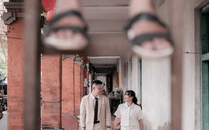 Cặp đôi đi chụp ảnh cưới, bức ảnh sau đó khiến ai cũng hoang mang