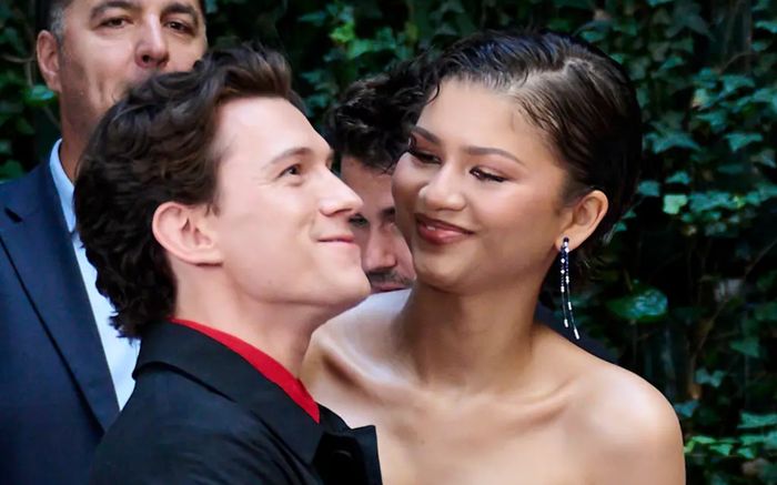 Zendaya và Tom Holland tổ chức tiệc cưới riêng tư sau khi bí mật kết hôn