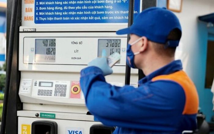 Giá xăng dầu hôm nay 7/8: Tăng cực mạnh