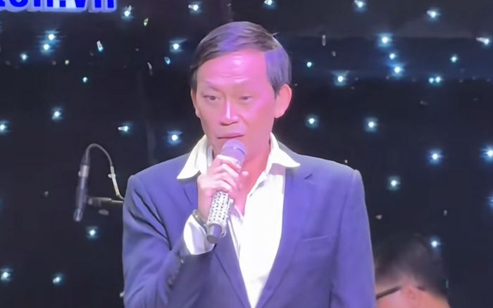 Khán giả phản ứng khi NSƯT Hoài Linh mặc vest đi hát trở lại