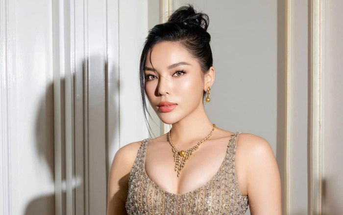 Không phải váy áo lộng lẫy, hình ảnh này của Kỳ Duyên mới là tâm điểm bàn luận