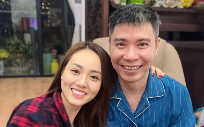 Vợ kém NSND Công Lý 15 tuổi: 'Mẹ nói đúng một câu khi tôi cưới'