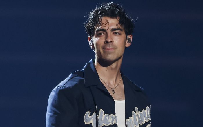 Joe Jonas phải đi trị liệu tâm lý vì doanh số album solo thất bại