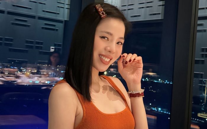 Lệ Quyên báo tin vui trong đêm