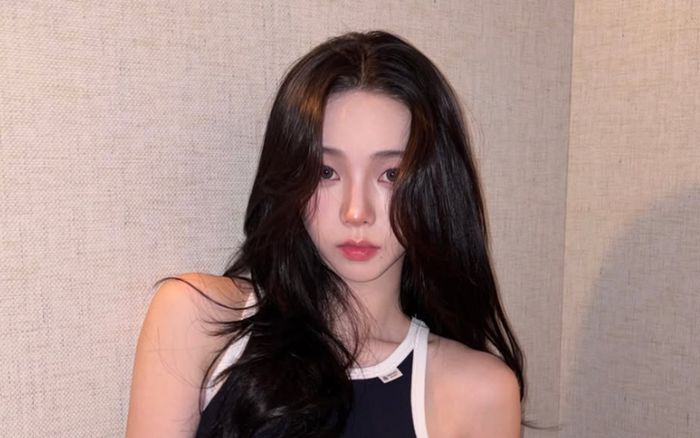 Karina (aespa) khoe đường nét sắc sảo trong loạt ảnh ma mị