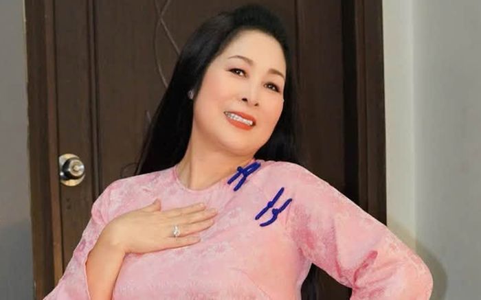 Hồng Vân thông báo ngày trọng đại ở Úc