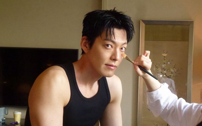 Kim Woo Bin khoe ảnh đời thường, một chi tiết khiến fan chú ý