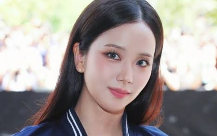 Jisoo vướng chỉ trích vì một hành động khó tin