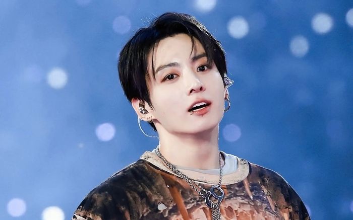 Hành động bất ngờ của Jungkook (BTS) dành cho 'đàn em'
