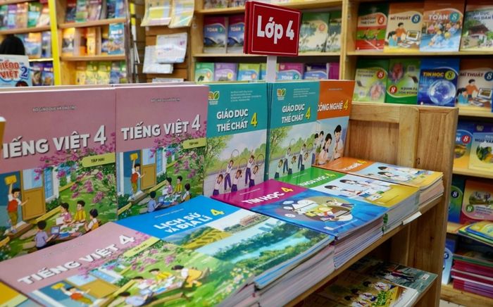 Bộ GD&ĐT yêu cầu cung ứng ngay cho trường còn học sinh thiếu SGK trước ngày 15/9/2026