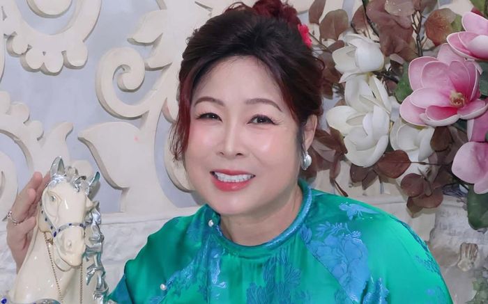 NSND Hồng Vân báo tin quan trọng ở tuổi 60