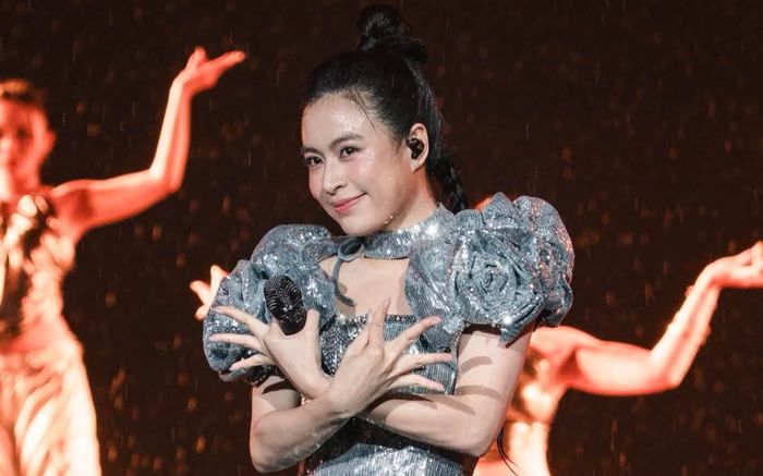 Hoàng Thùy Linh gặp sự cố trước hàng ngàn khán giả