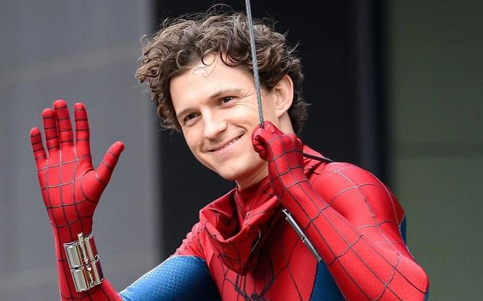 Tom Holland vượt loạt sao lớn, lập kỷ lục chưa từng có ở tuổi 30