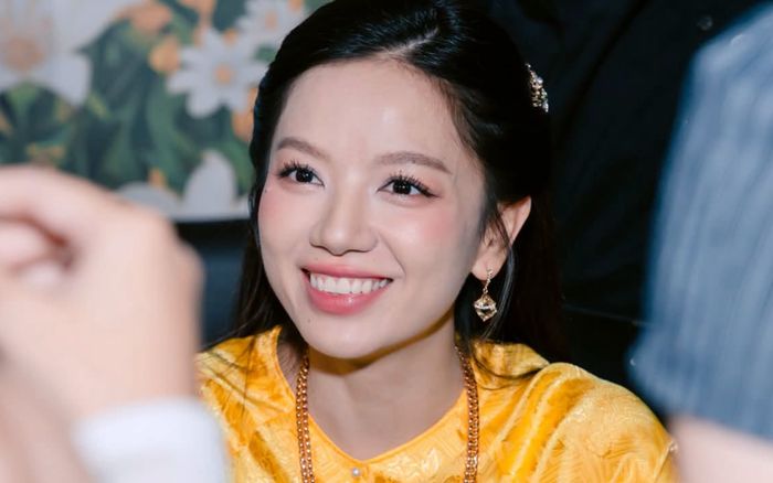 Mừng cho mỹ nhân Mưa đỏ sau gần 900 tỷ