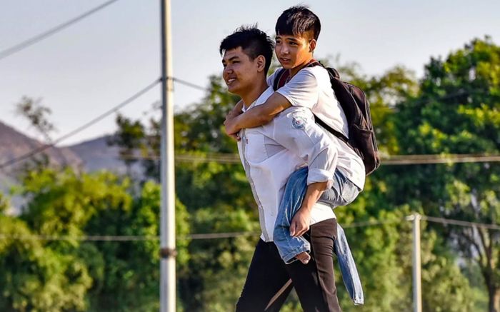 10 năm cõng bạn đến trường và 'quả ngọt' của đôi bạn ở Thanh Hóa từng lay động hàng triệu trái tim