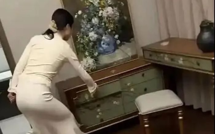 Chồng bất ngờ trở về sau chuyến công tác, phát hiện bí mật của vợ sau thời gian dài sống xa nhau