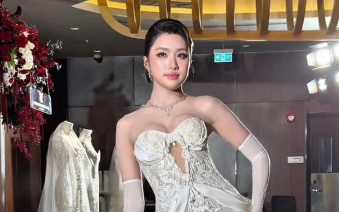 Phương Oanh hóa thành cô dâu lộng lẫy