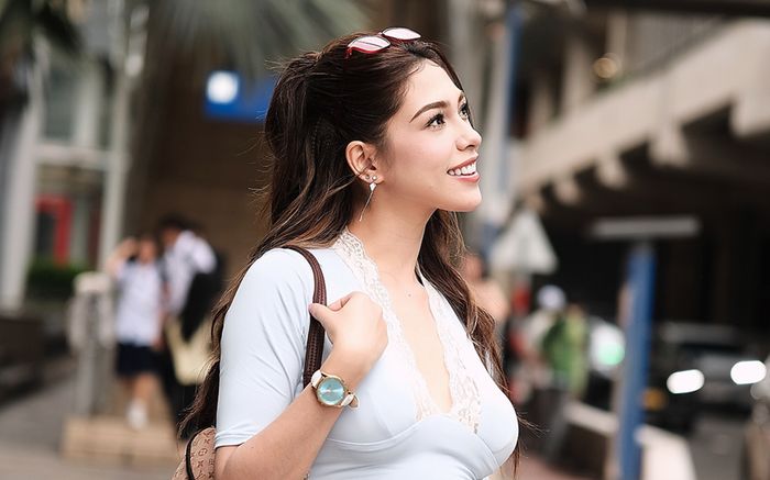 Á hậu Miss Cosmo 2025 Chelsea Fernandez gây sốt với bộ ảnh đậm chất Y2K